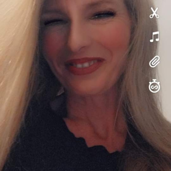 Meet your Posher, Staci - Picture 2 of 3